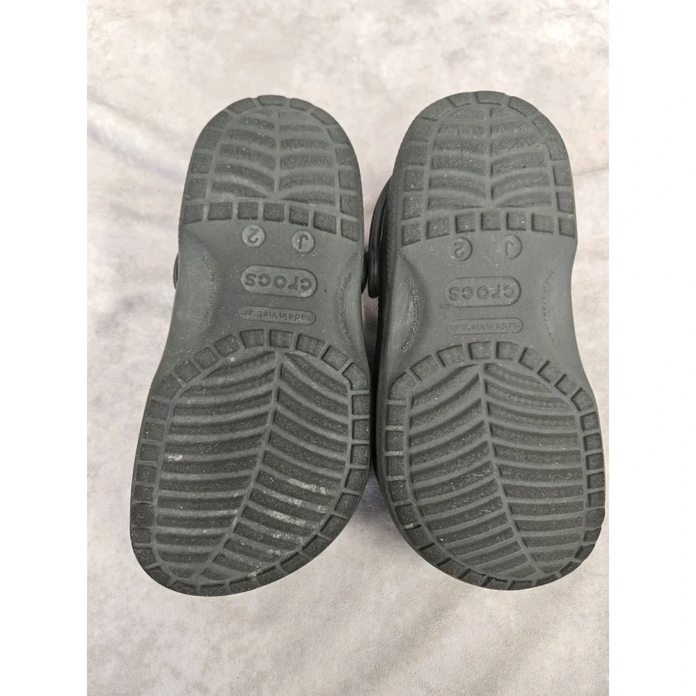 Crocs Classic Clogs Size 2 Unisex Kids Casual Clog - Black